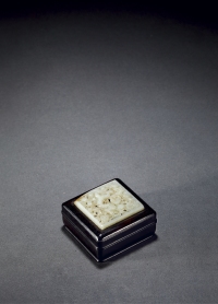 清·紫檀嵌白玉镂雕龙纹香盒