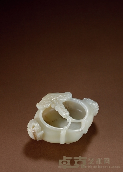 清中期·白玉雕莲苞耳喜庆纹笔洗 高:3.8cm 长:10.9cm 宽:8.4cm
