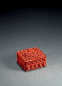 清中期·剔红法轮海水纹四方盖盒