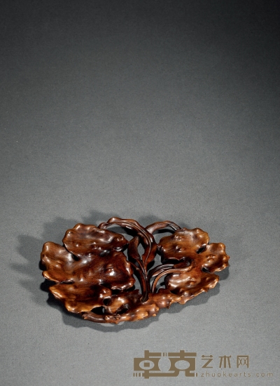 清·黄花梨镂雕灵芝纹赏盘 高：1.8cm 长：22.5cm 宽：16.3cm