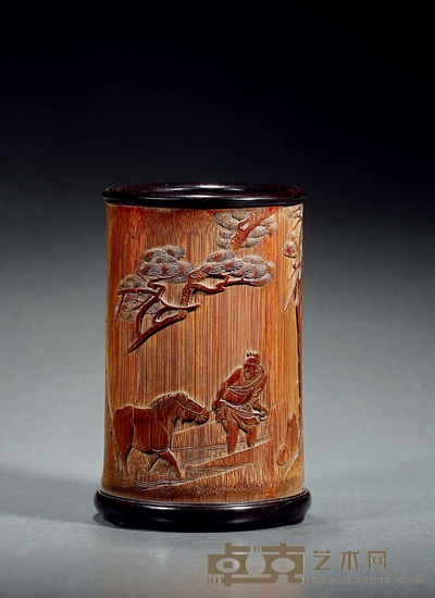 清•竹雕浴马图笔筒 高:16.3cm 口径:10.5cm