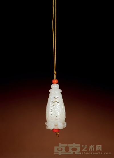 清·白玉镂雕婴戏图香囊 高：5.3cm 直径：2.3cm