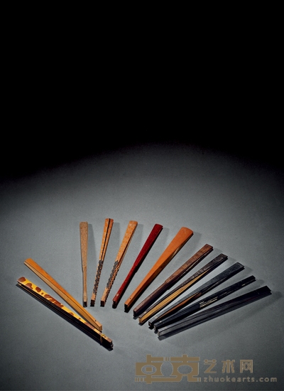 清·扇骨一组十二把 尺寸不一长约:32cm-33.3cm