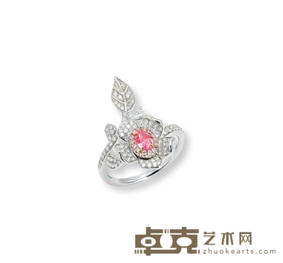 金镶嵌花形钻石戒指