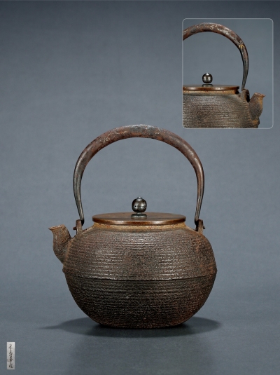 明治至大正时期·金寿堂造平丸形铁壶