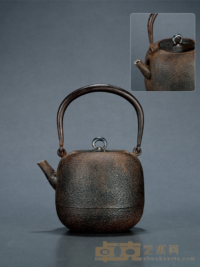 明治至大正时期·枣形钳钮铁壶 高21.5cm 长15.4cm