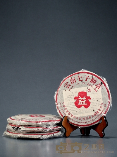 一九九八年·勐海茶厂紫大益青饼（生茶） 规格: 四片，单片净重: 351.2g；339.6g；333.9g；315.8g