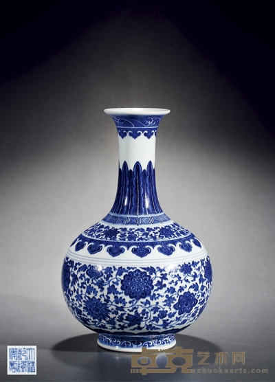 清乾隆·仿宣窑青花缠枝莲纹赏瓶 高:36.5cm 直径:21cm