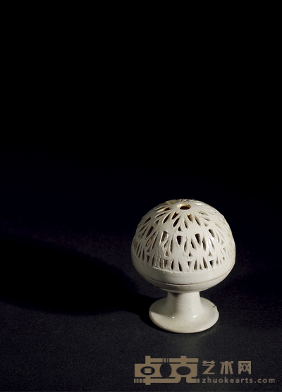 介休窑白釉镂空香薰 高:8.9cm 直径:7cm