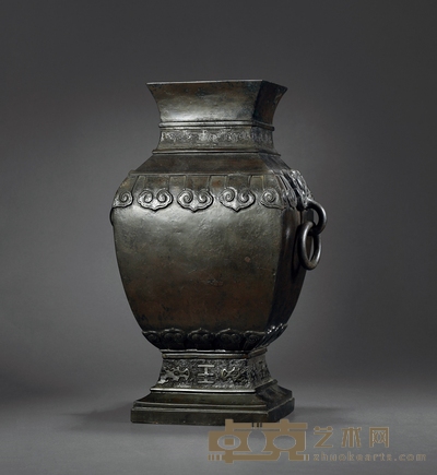 明·铜如意纹铺首四方瓶 高:48cm