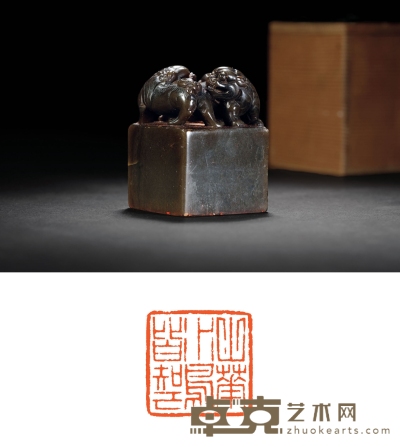 清·寿山牛角冻石双兽钮章 4.7×4.7×6.7cm