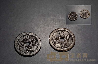 清·康熙重宝宝泉花钱一对 直径:57.8-59.1mm
数量:2