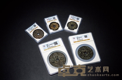 清·双鹿、琴棋书画等花钱一组五枚 直径:41.6-66.3mm
数量:5