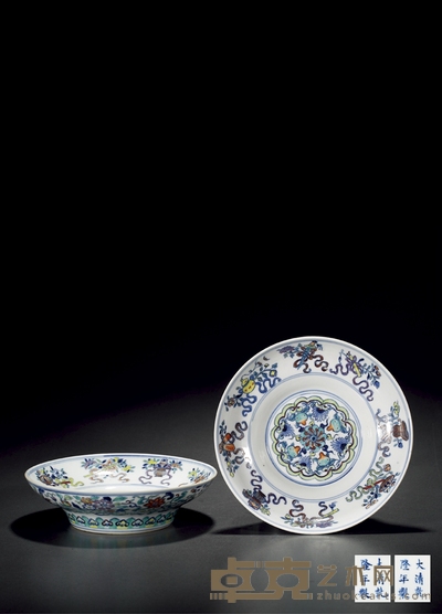清乾隆·斗彩八宝纹折腰碗(一对) 高:6cm 直径:20.4cm 数量:2