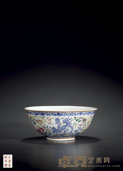 清宣统·粉彩夔龙纹碗 高:6.9cm 直径:16.5cm