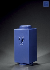 清乾隆·霁蓝釉象耳瓶