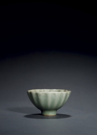 龙泉窑青釉菊瓣杯