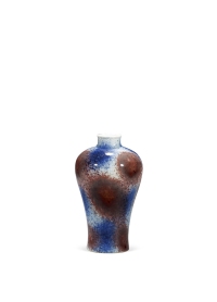 清中期·洒蓝釉裡红梅瓶