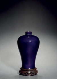 清乾隆·茄皮紫釉梅瓶
