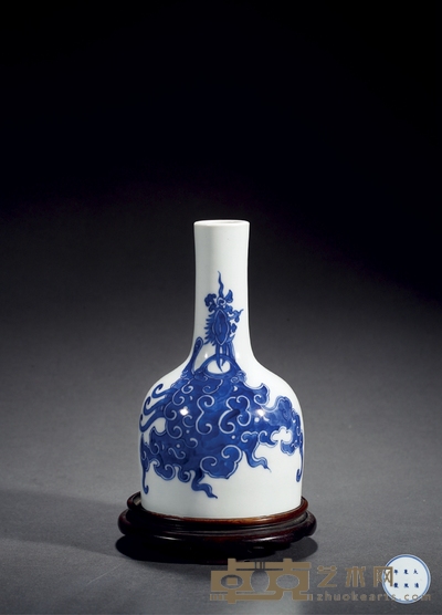 清·青花夔凤纹摇铃尊 带座高:22.9cm 高:20cm 直径:11cm