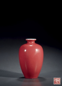 民国·胭脂红釉梅瓶