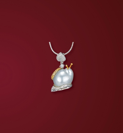 18k金镶异形珍珠配钻石小蜗牛吊坠