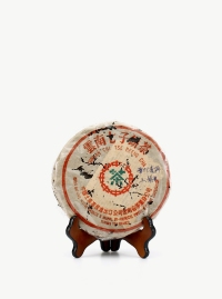 二十世纪八十年代初·王龙华鉴赏并签名勐海茶厂雪印青饼（生茶）