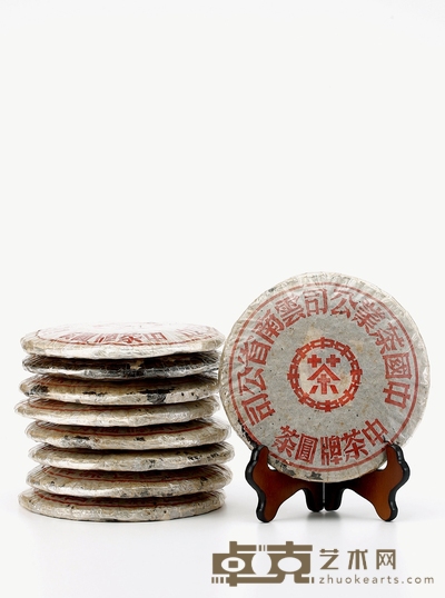 一九九九年·昆明铁饼（生茶） 规格：九片，单片净重：392.7g；388.7g；397.7g；385.8g；376.2g；390g；388.2g；389.7g；390.2g