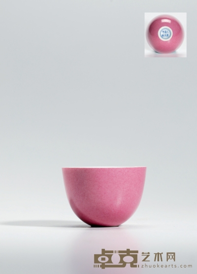 清康熙•胭脂红釉杯 高：4.4cm 口径：6.4cm