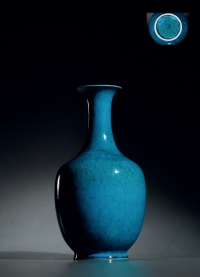 清乾隆•孔雀蓝釉观音瓶