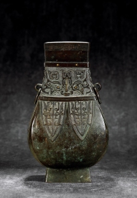 十八世纪•嵌金嵌银蕉叶纹铜瓶