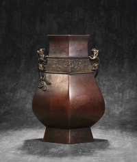 十八世纪•饕餮纹铜瓶
