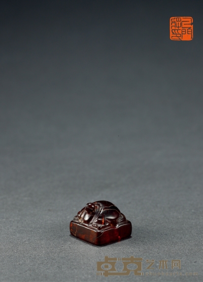 明·琥珀龟钮印 高：1.8cm 长：2.2cm 宽：2.2cm 重：6.3g