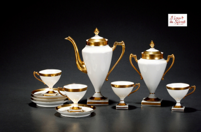 十九世纪制 鎏金骨瓷茶具十件套组