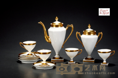 十九世纪制 鎏金骨瓷茶具十件套组 茶壶高：22cm 奶壶高：19cm 
茶杯口径：6.5cm 高：7cm 
茶碟直径：11cm