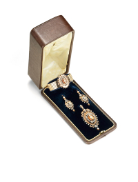 维多利亚早期 贵族定制米珠镶嵌K金珠宝套组