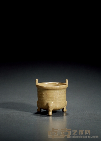 龙泉窑米黄釉三足鼎式炉 高:8cm 耳径:14.8cm