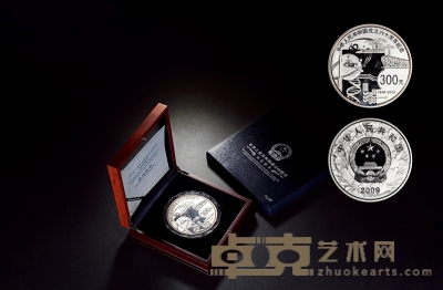 现代•中华人民共和国成立60周年1公斤银币 直径：100mm
重量：1000g
数量：1