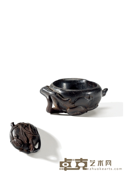 清·紫檀雕石榴纹水盂 高:4cm 直径:7.8cm