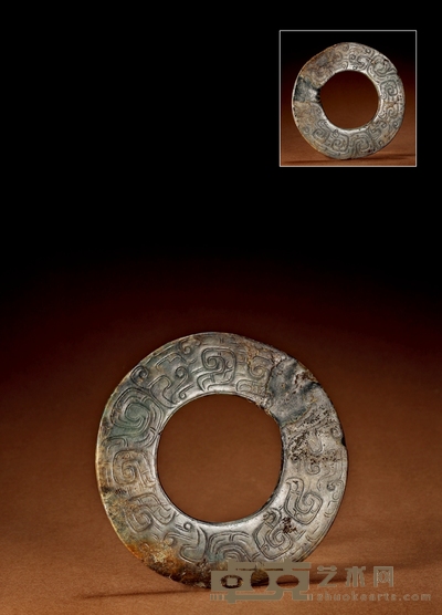 明·青玉凤纹瑗 外径:13.1cm 内径:6.5cm