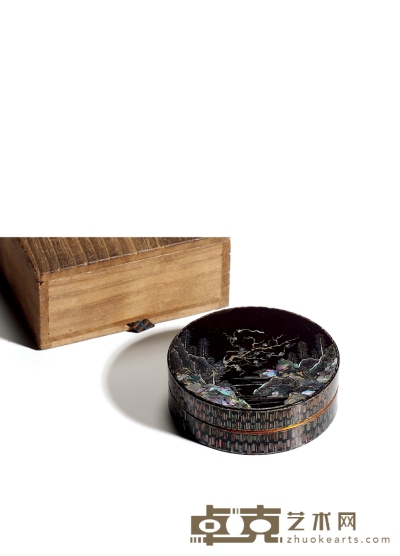 清早期·黑漆嵌螺钿山水纹香盒 高：3.5cm 直径：10.7cm