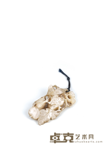 清·螺钿雕蝠寿纹挂件 长:8.5cm 宽:5cm