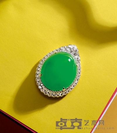 “珠圆玉润”金镶大蛋面翡翠吊坠 