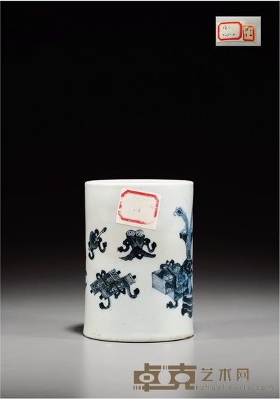 清康熙·博古纹青花笔筒 径9.2×12.9cm