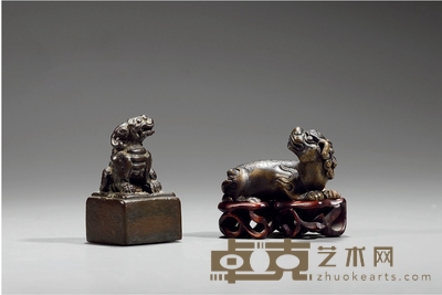 清·铜器二件 3.8×3.8×6.7cm
高6.1cm