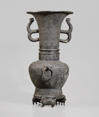 17世纪·铜饕餮蕉叶纹双龙耳瓶