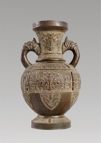18世纪·铜饕餮纹双耳瓶