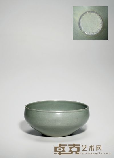 明·越窑青釉钵 高：8.5cm 直径：20cm