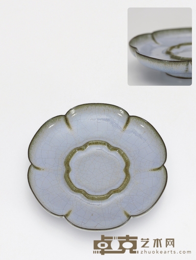 清·宜钧天蓝釉梅花形盏托 高2.5cm 口径14.3cm