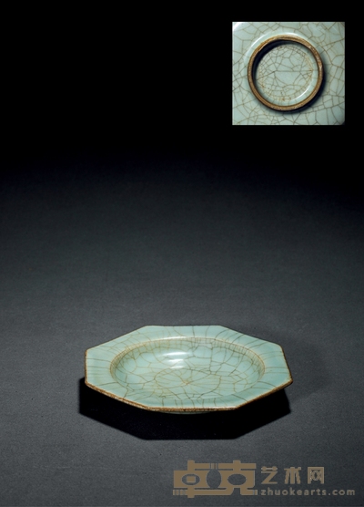 明·龙泉窑官窑八方盘 高：2.4cm 直径：16.3cm